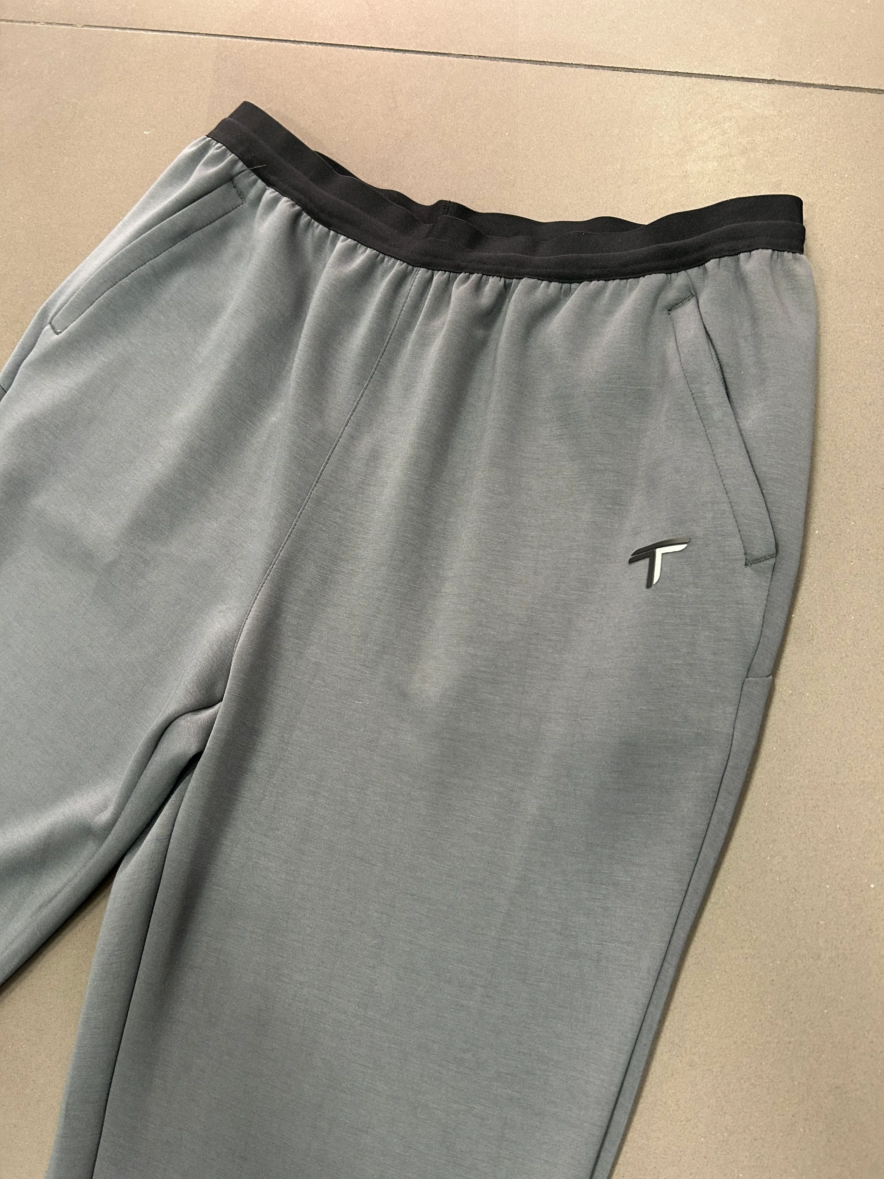 RESELL: 2XL Grey tech pants - Image 2
