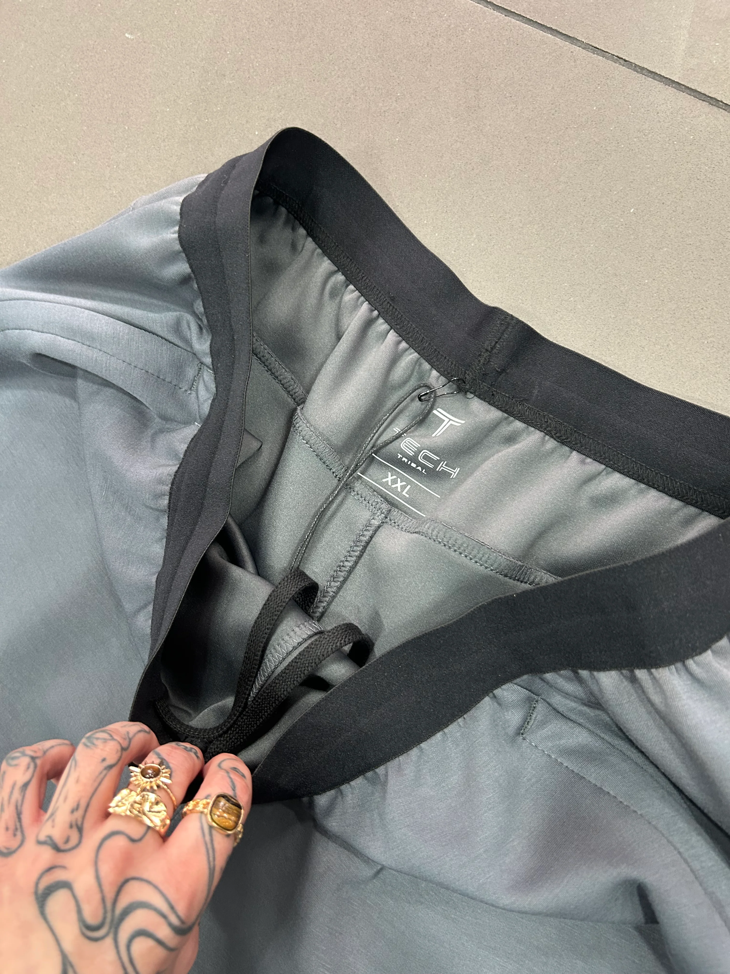 RESELL: 2XL Grey tech pants - Image 3