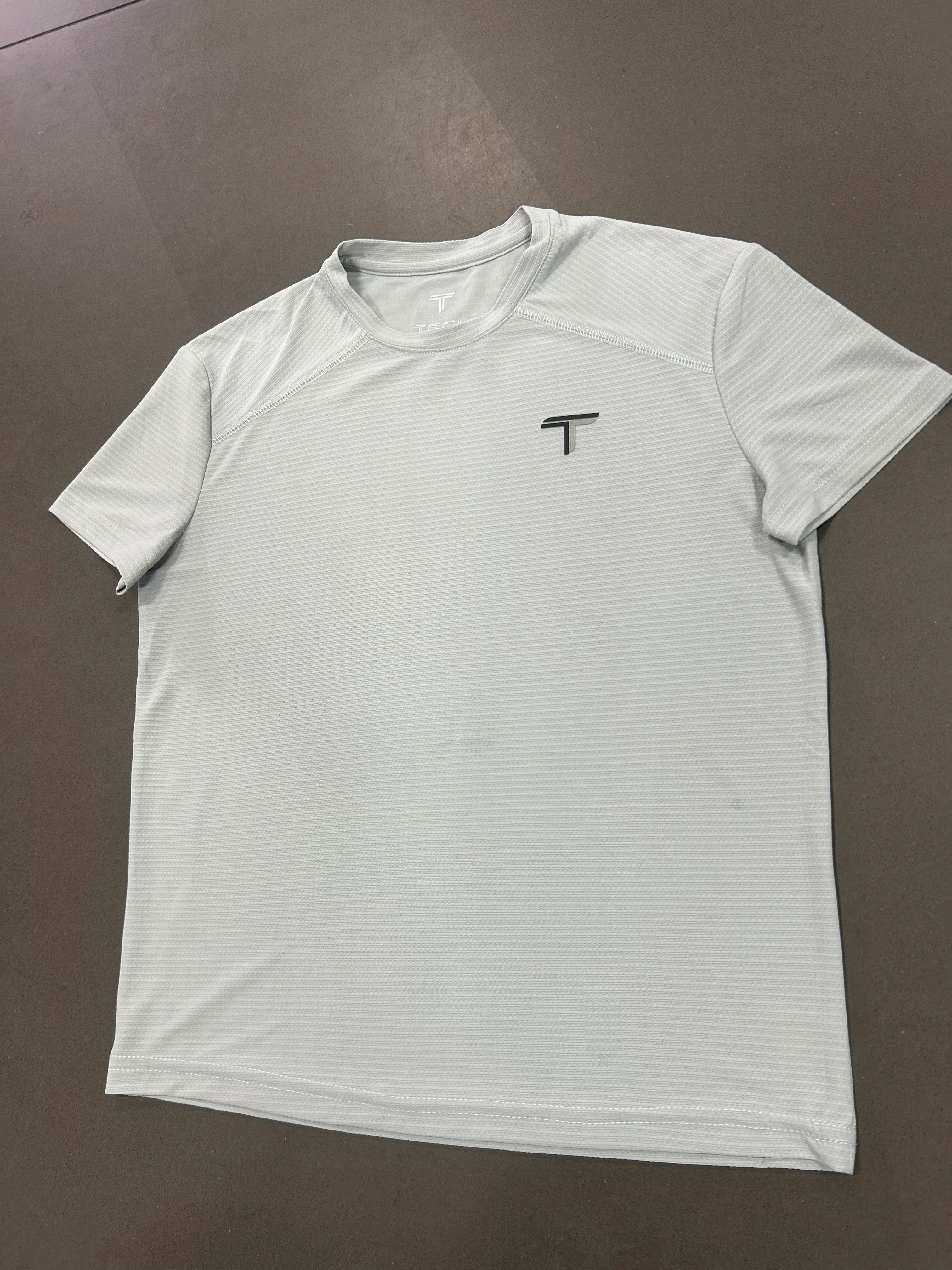 RESELL: Grey Dynamic T-shirt age 6 - Image 2