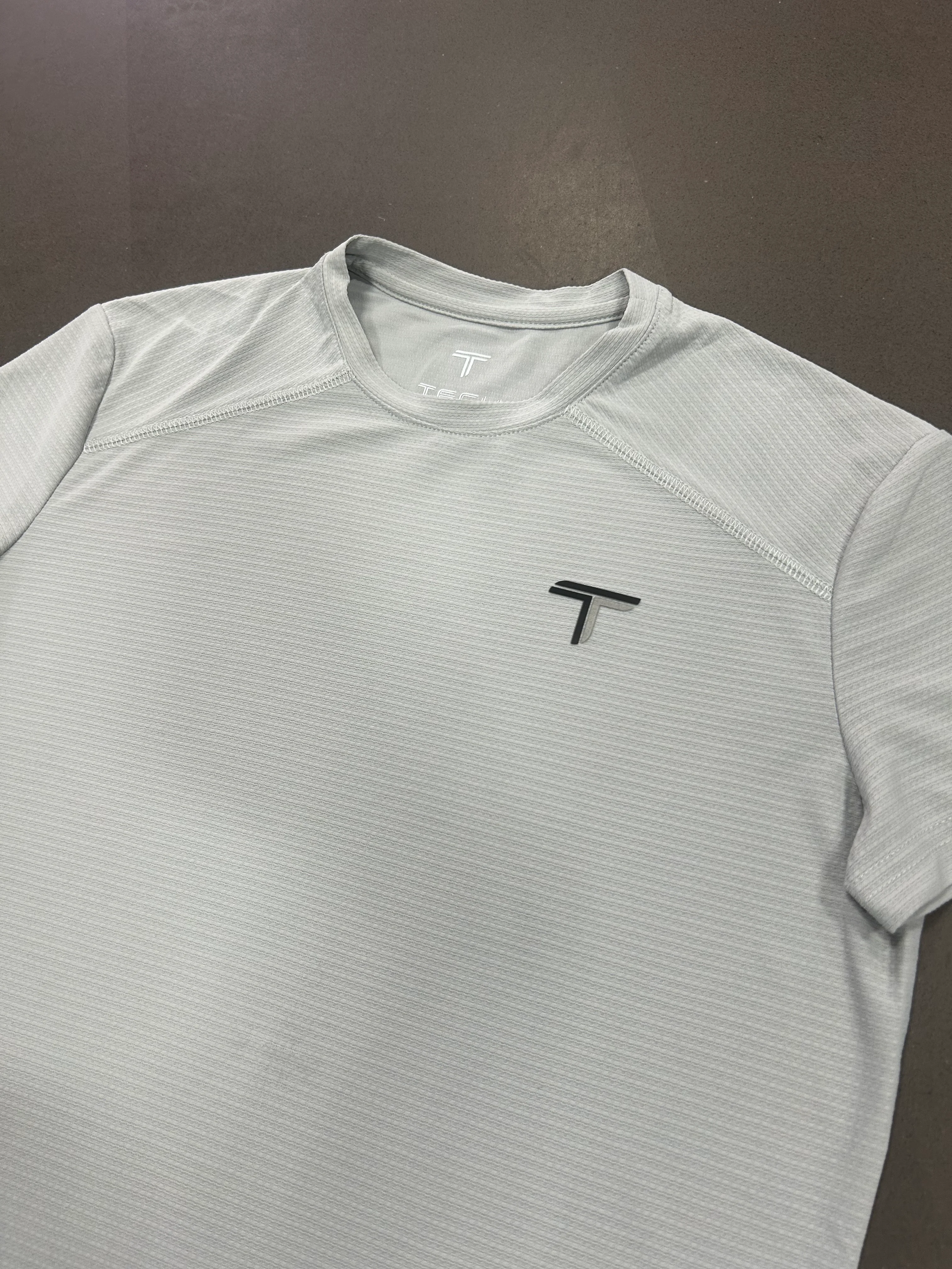 RESELL: Grey Dynamic T-shirt age 6 - Image 3