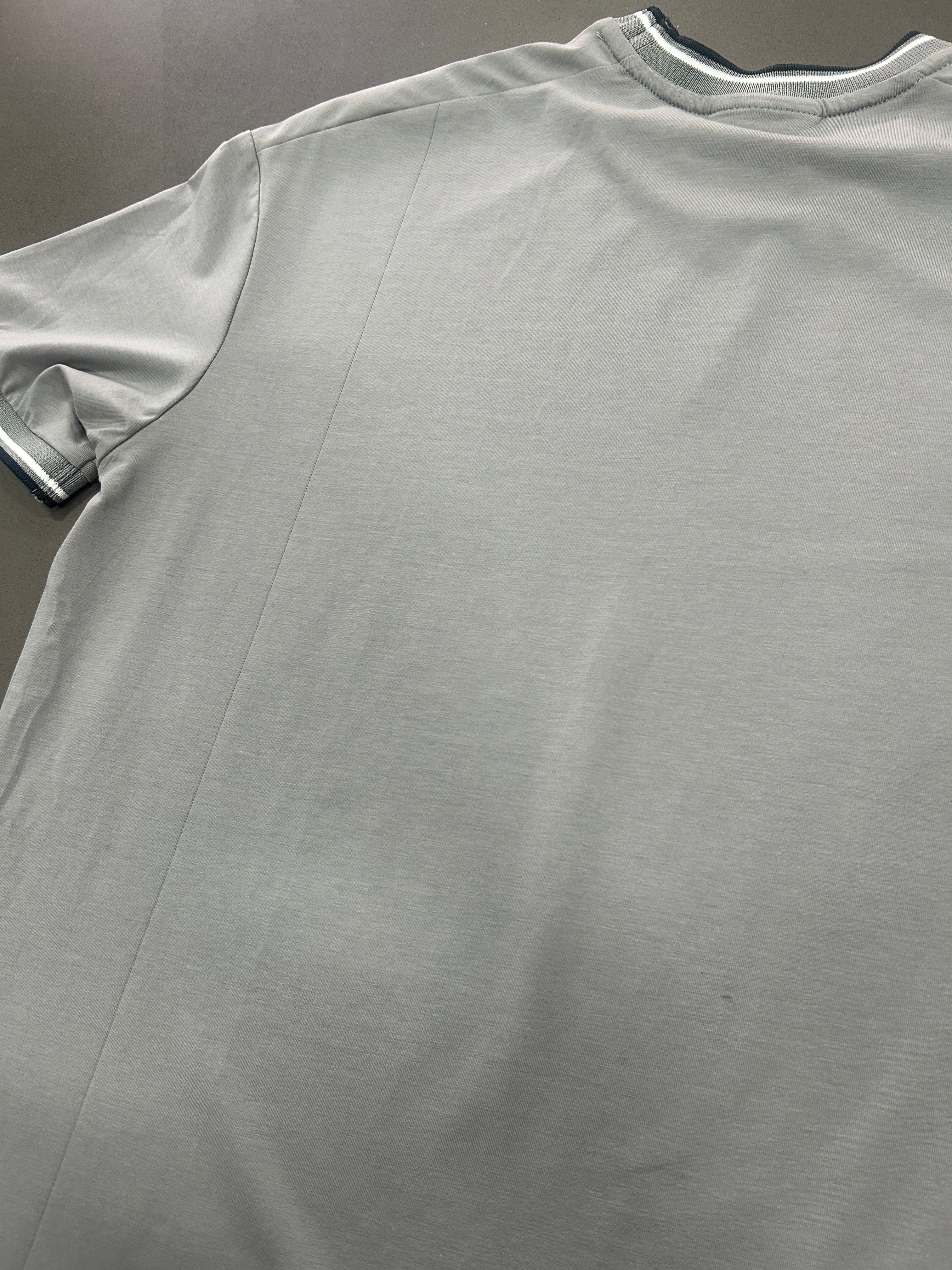 RESELL: Grey Trim Luxe T-shirt SMALL - Image 4