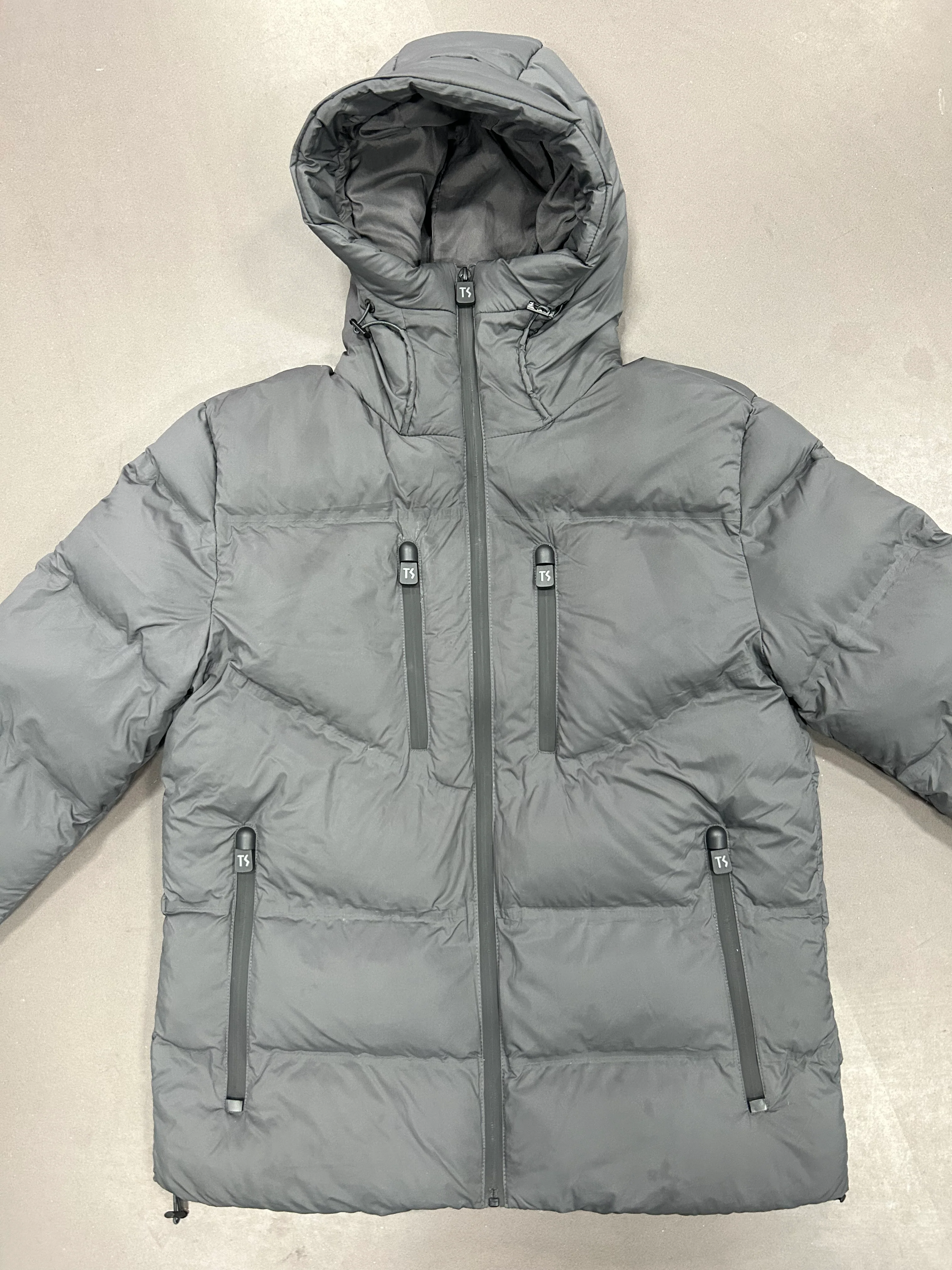 RESELL: Medium charcoal Apex