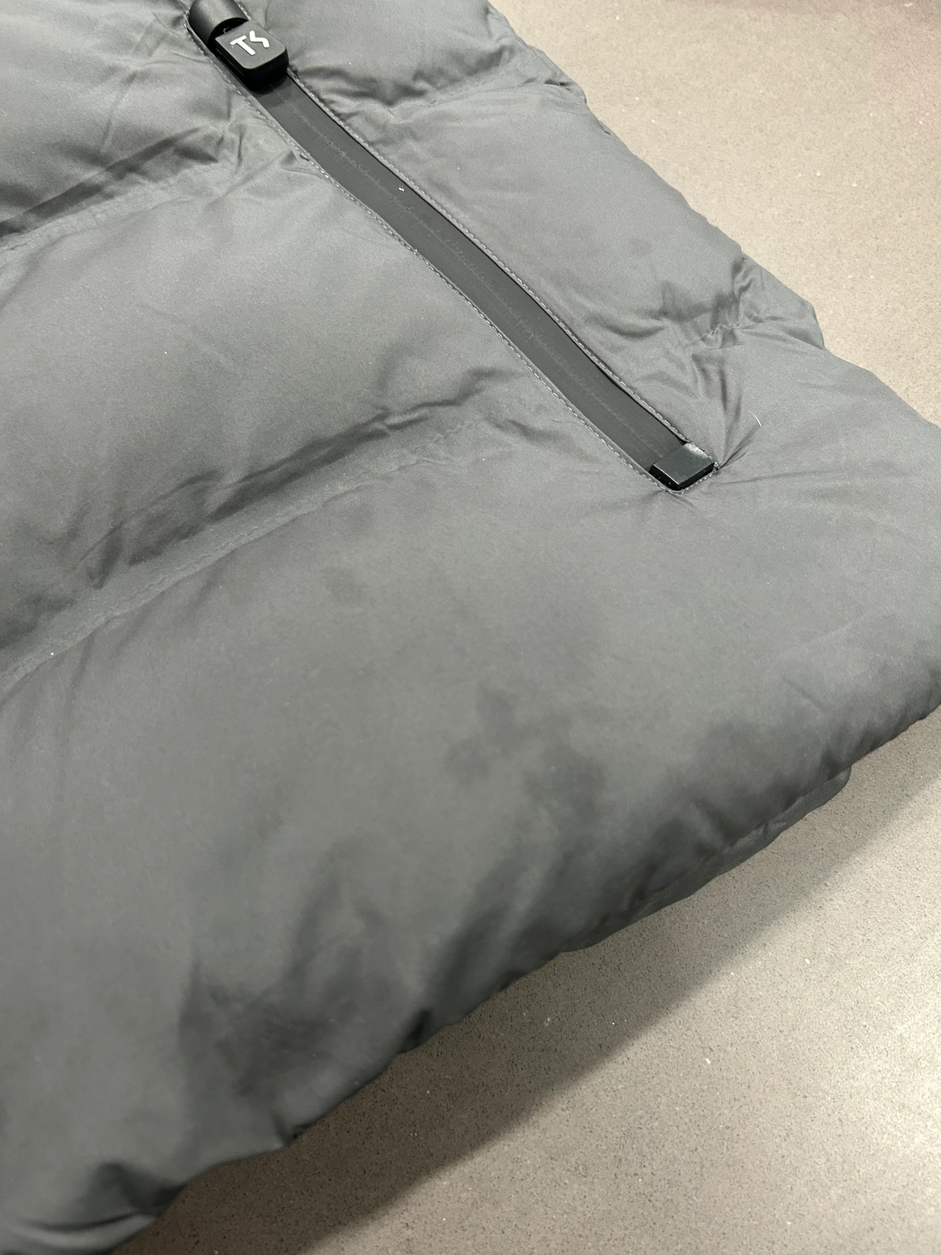 RESELL: Medium charcoal Apex - Image 3