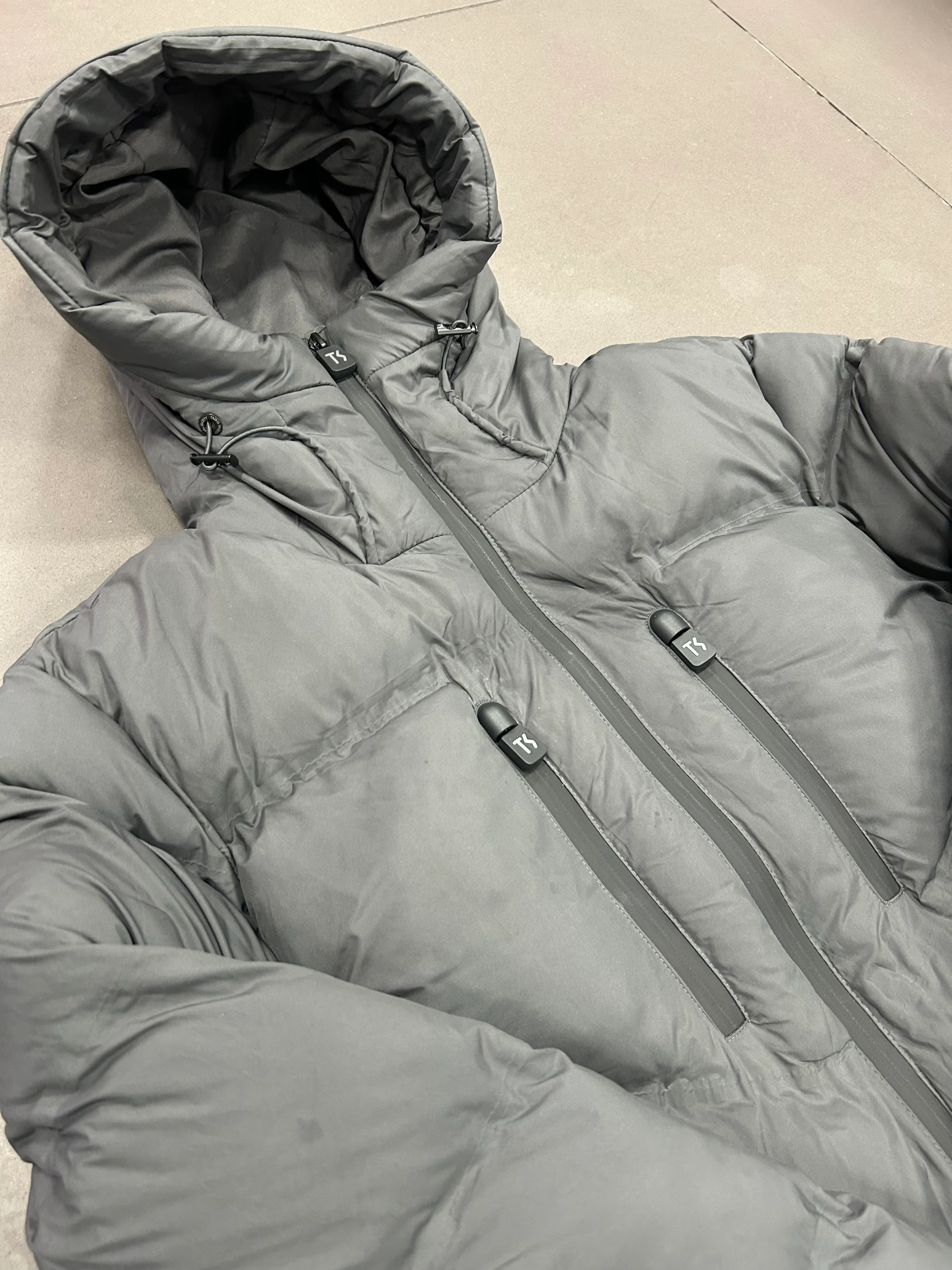 RESELL: Medium charcoal Apex - Image 5