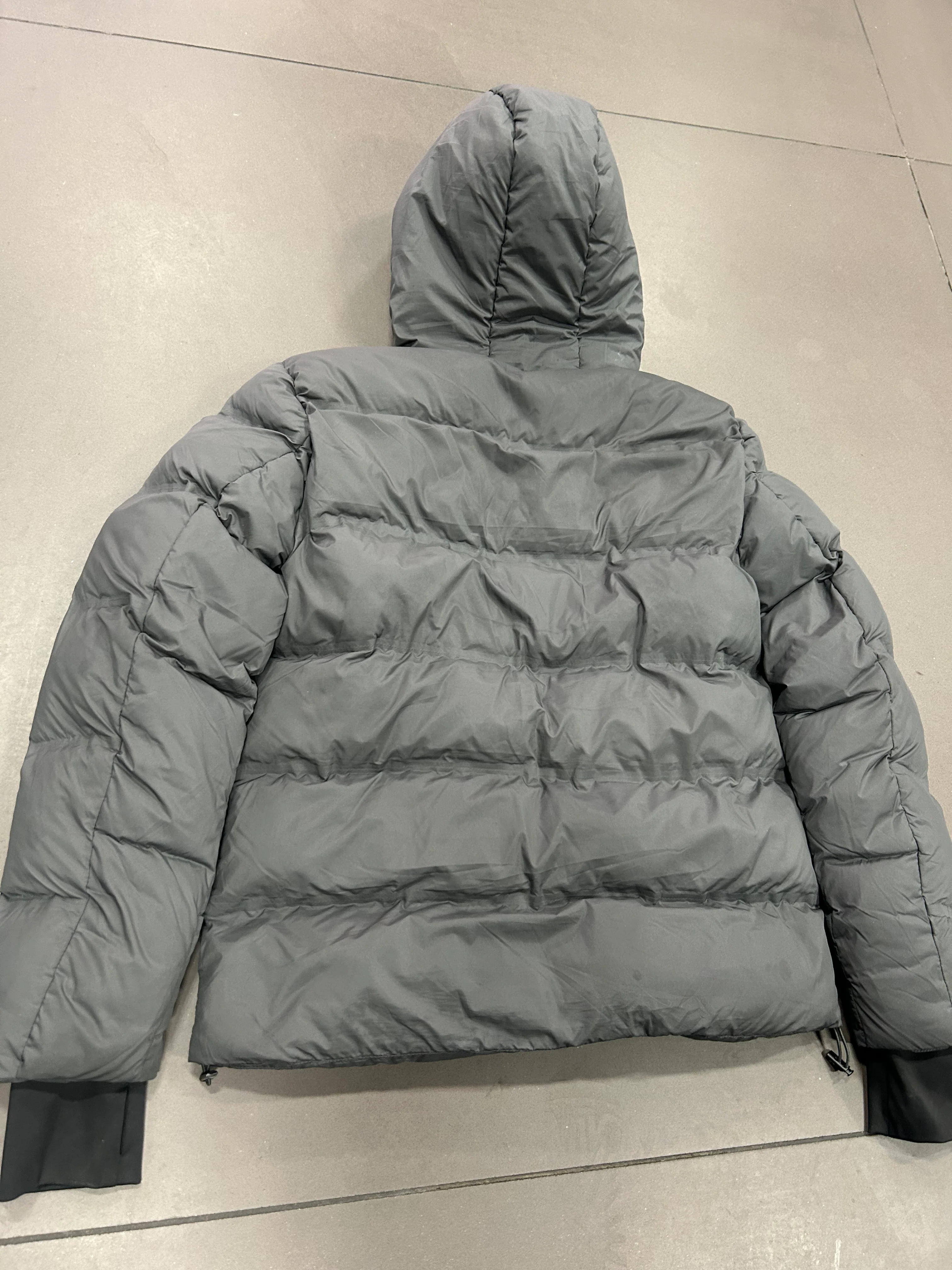 RESELL: Medium charcoal Apex - Image 7