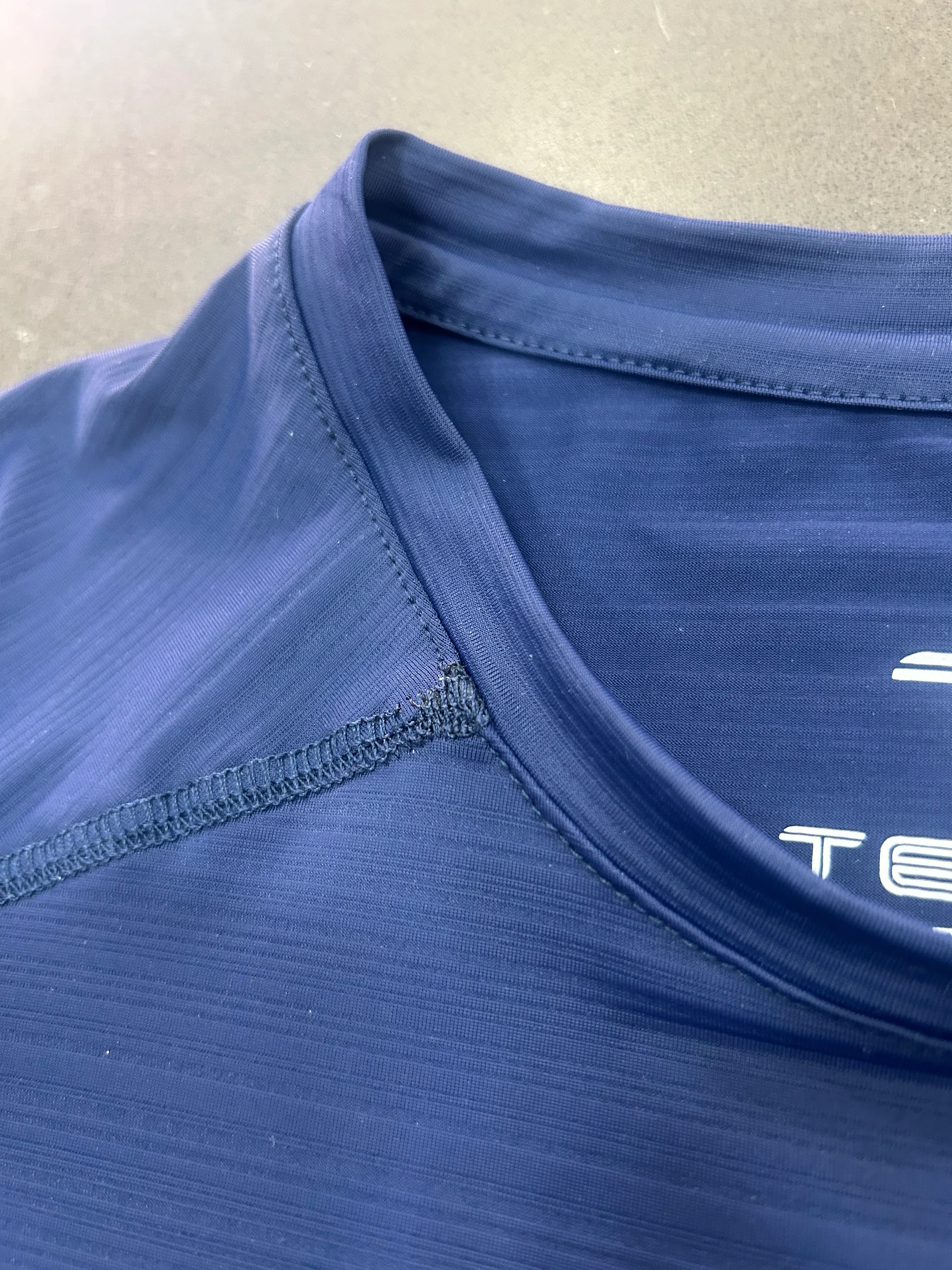 RESELL: Navy T1 T-shirt XS - Image 3